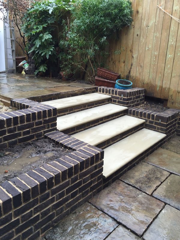 Garden steps built by Shoots & Leaves between two levels of a London garden