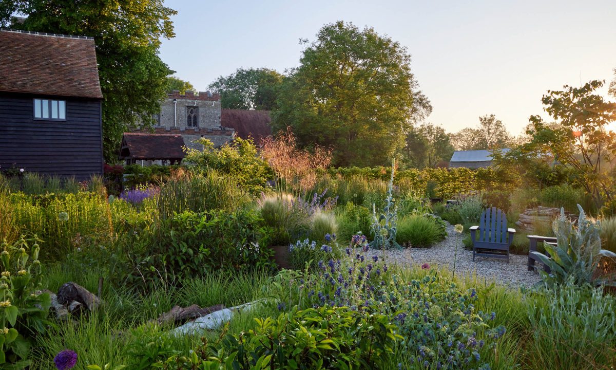 New Beginnings: Church Barn in Spring — garden by Shoots & Leaves, photograph 1