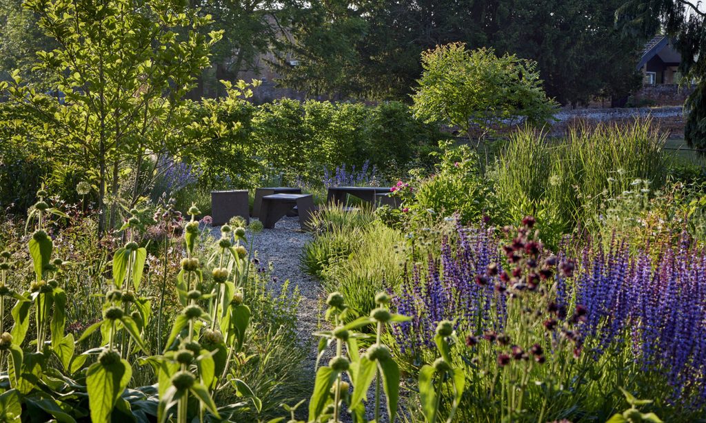 New Beginnings: Church Barn in Spring — garden by Shoots & Leaves, photograph 7