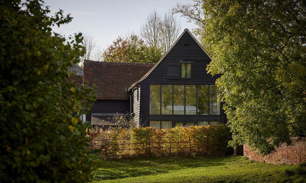 New Beginnings: Church Barn in Autumn — garden by Shoots & Leaves, photograph 18