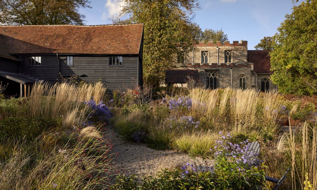 New Beginnings: Church Barn in Autumn — garden by Shoots & Leaves, photograph 5