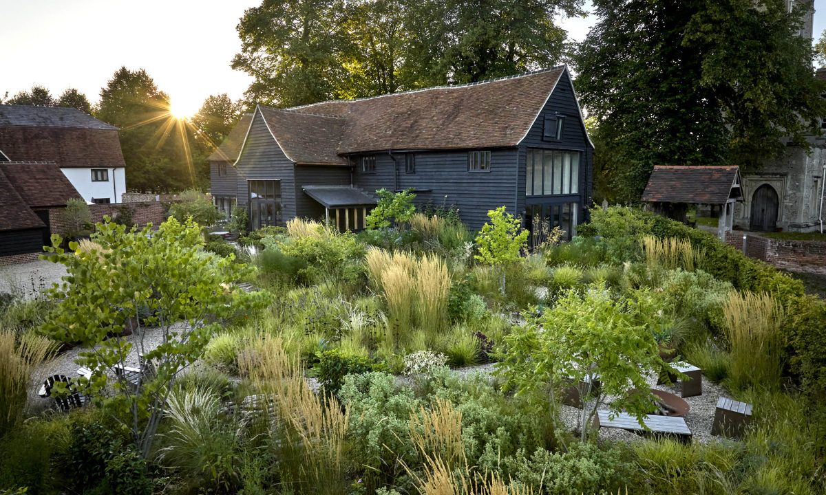 New beginnings: Church Barn in Summer — garden by Shoots & Leaves, photograph 1