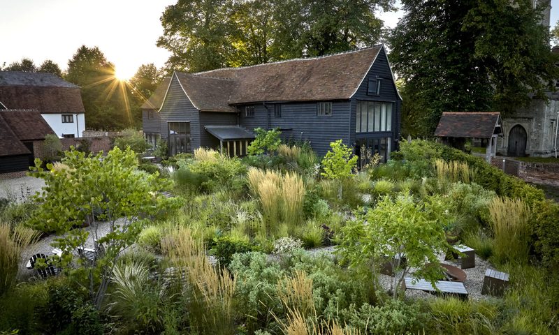 New beginnings: Church Barn in Summer — garden by Shoots & Leaves, photograph 1