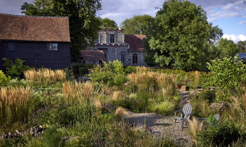 New beginnings: Church Barn in Summer — garden by Shoots & Leaves, photograph 5