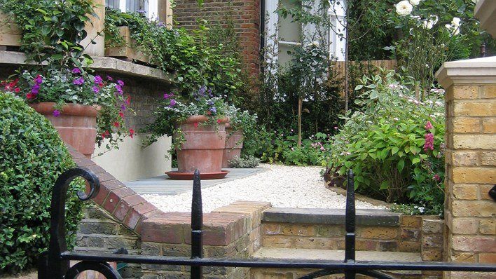Traditional Hampstead Garden — garden by Shoots & Leaves, photograph 7